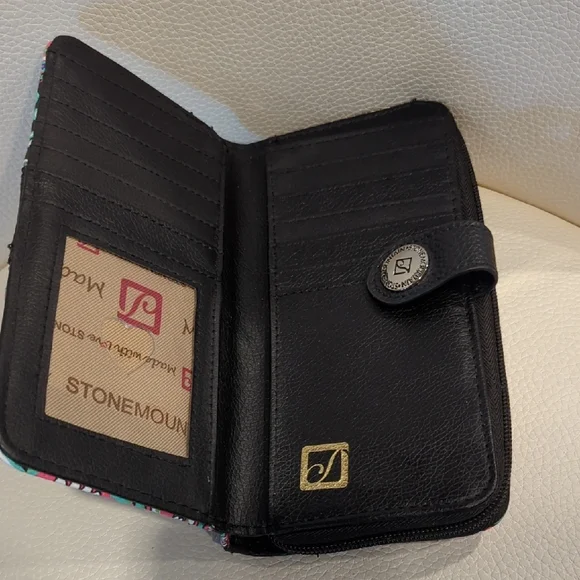 Stone Mountain Accessories Black Floral Wallet - Picture 3 of 5